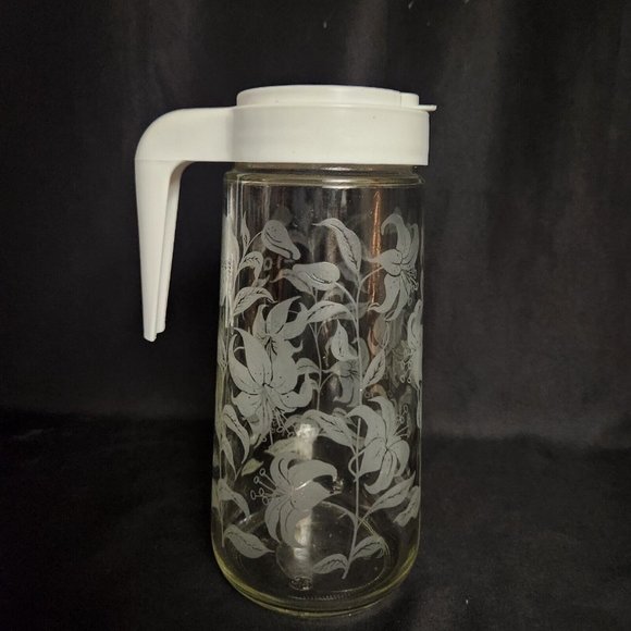 Vintage 1970s Anchor Hocking TANG Glass Pitcher with Lid 1 Quart Etched Lilies - Picture 1 of 7